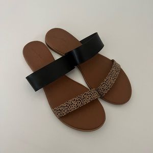 Universal Thread 2 strap sandal size 10